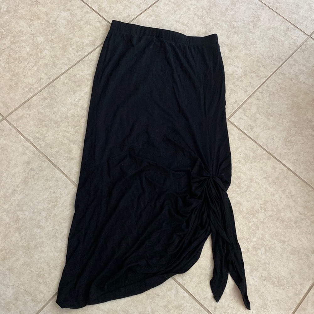 Bebe knotted high low skirt black